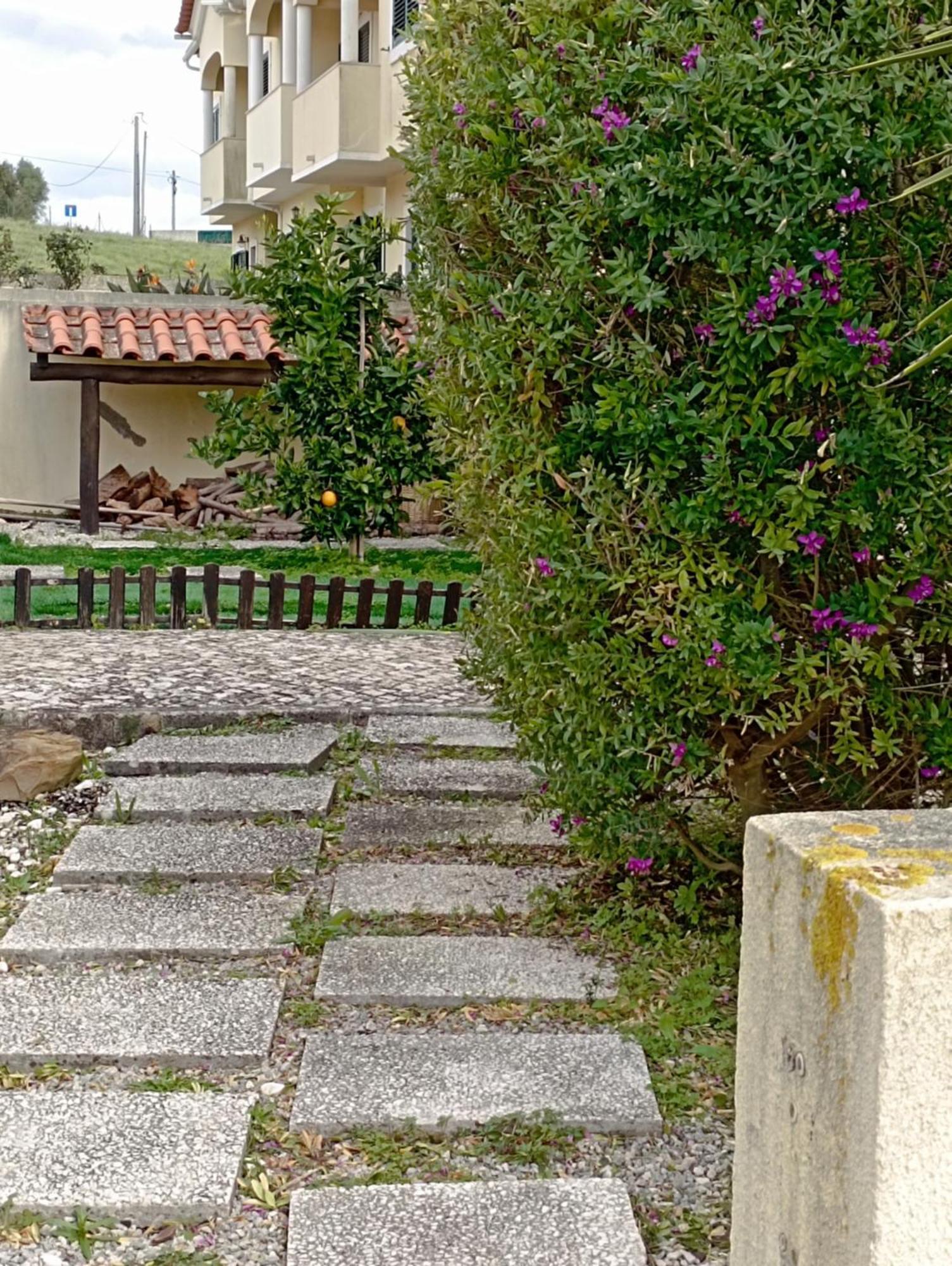 Sossego E Tranquilidade-Valley Guest House-Perto De Lisboa-Estacionamento A Porta Do Alojamento Arruda dos Vinhos Extérieur photo